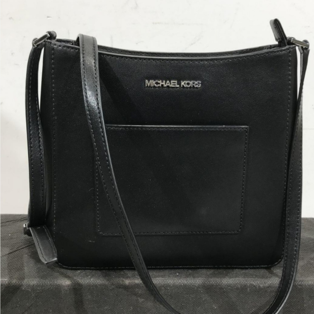 Michael Kors black leather hhandbag